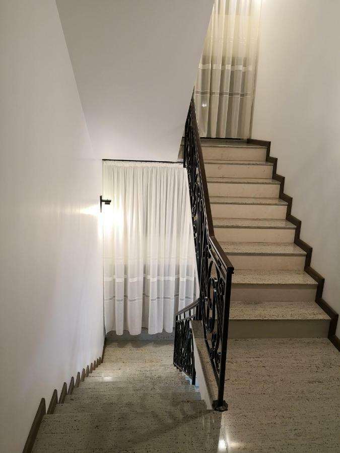 Pensiunea Casa Hortopan Târgu Jiu エクステリア 写真