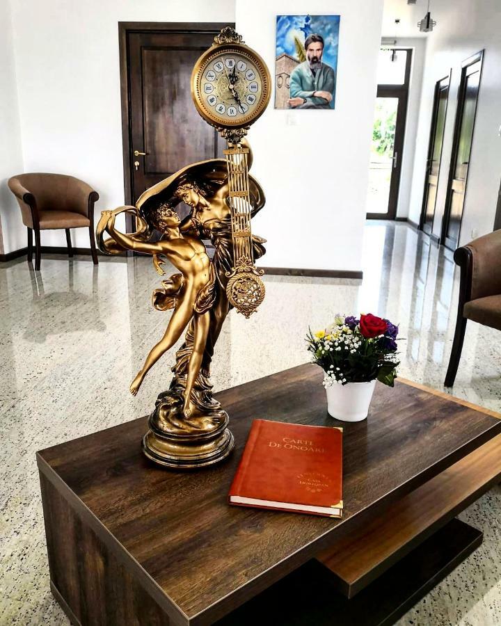 Pensiunea Casa Hortopan Târgu Jiu エクステリア 写真