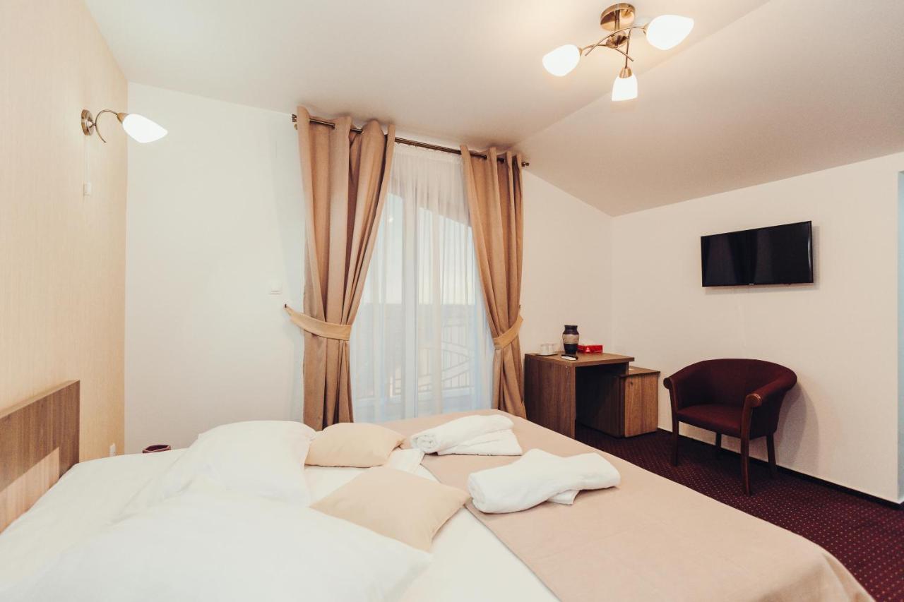 Pensiunea Casa Hortopan Târgu Jiu エクステリア 写真