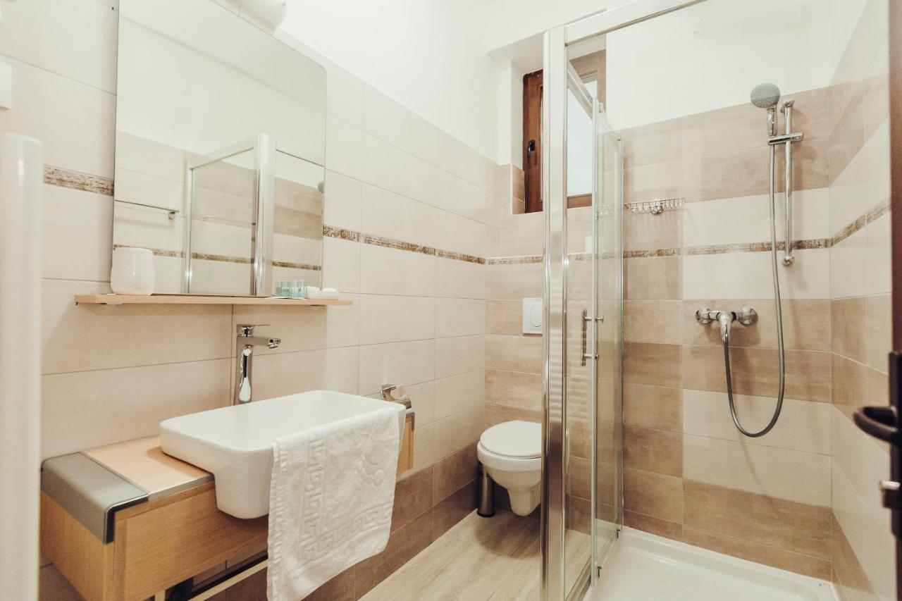 Pensiunea Casa Hortopan Târgu Jiu エクステリア 写真