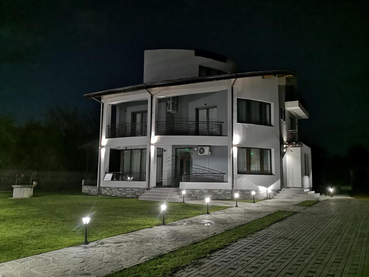 Pensiunea Casa Hortopan Târgu Jiu エクステリア 写真